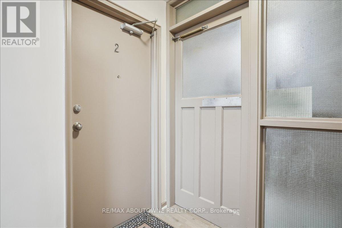 2 - 2354 Queensway Drive, Burlington, Ontario  L7R 3T3 - Photo 2 - W13159464