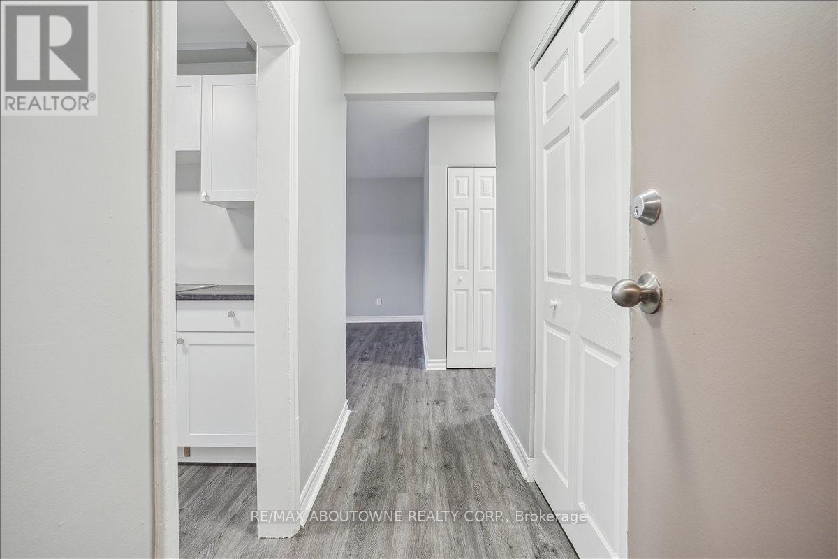 2 - 2354 Queensway Drive, Burlington, Ontario  L7R 3T3 - Photo 3 - W13159464