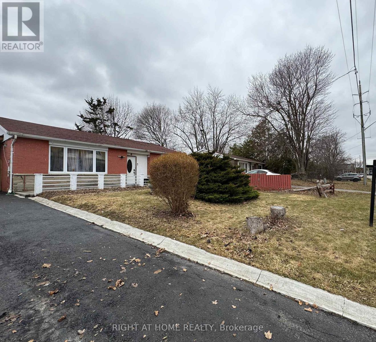 4 LESLIE STREET, Brampton, Ontario
