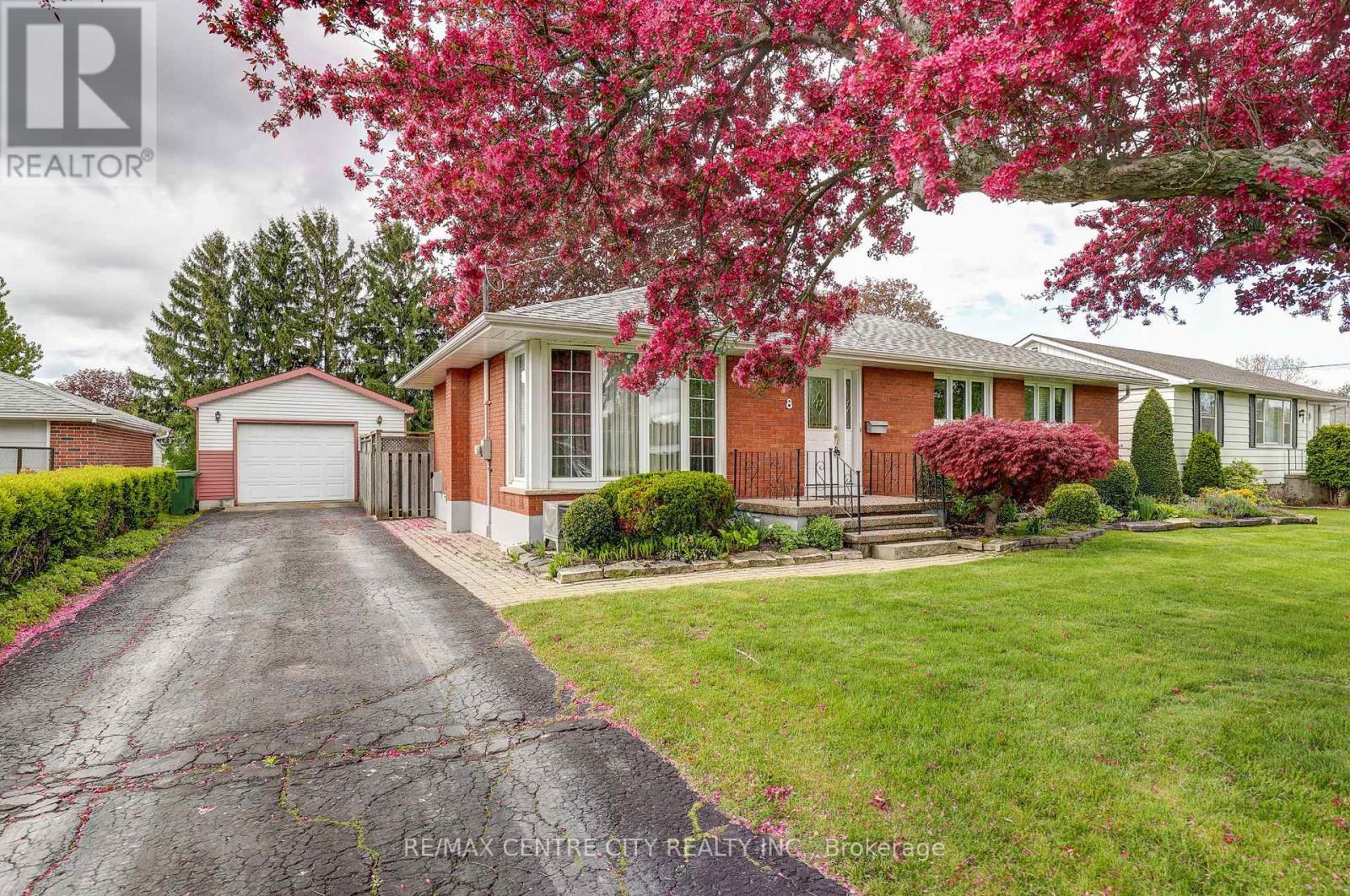 8 Patricia Street, St. Thomas, Ontario  N5P 2C6 - Photo 2 - X13159504