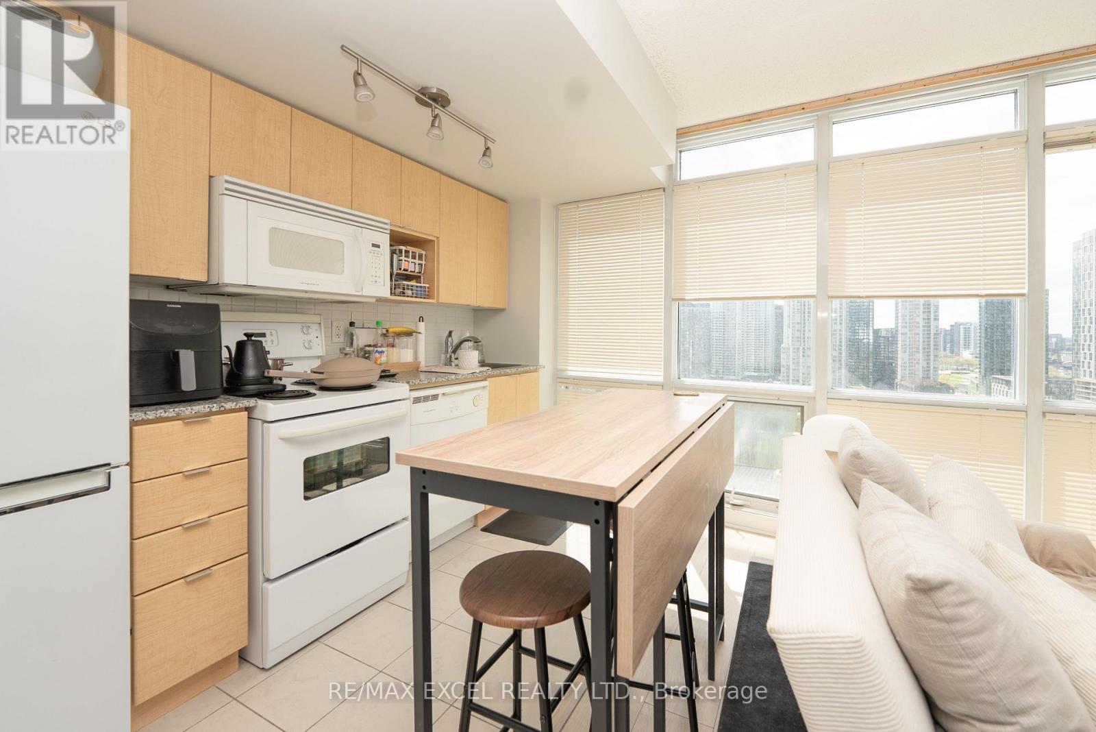 2316 - 11 Brunel Court, Toronto, Ontario  M5V 3Y3 - Photo 11 - C13159488