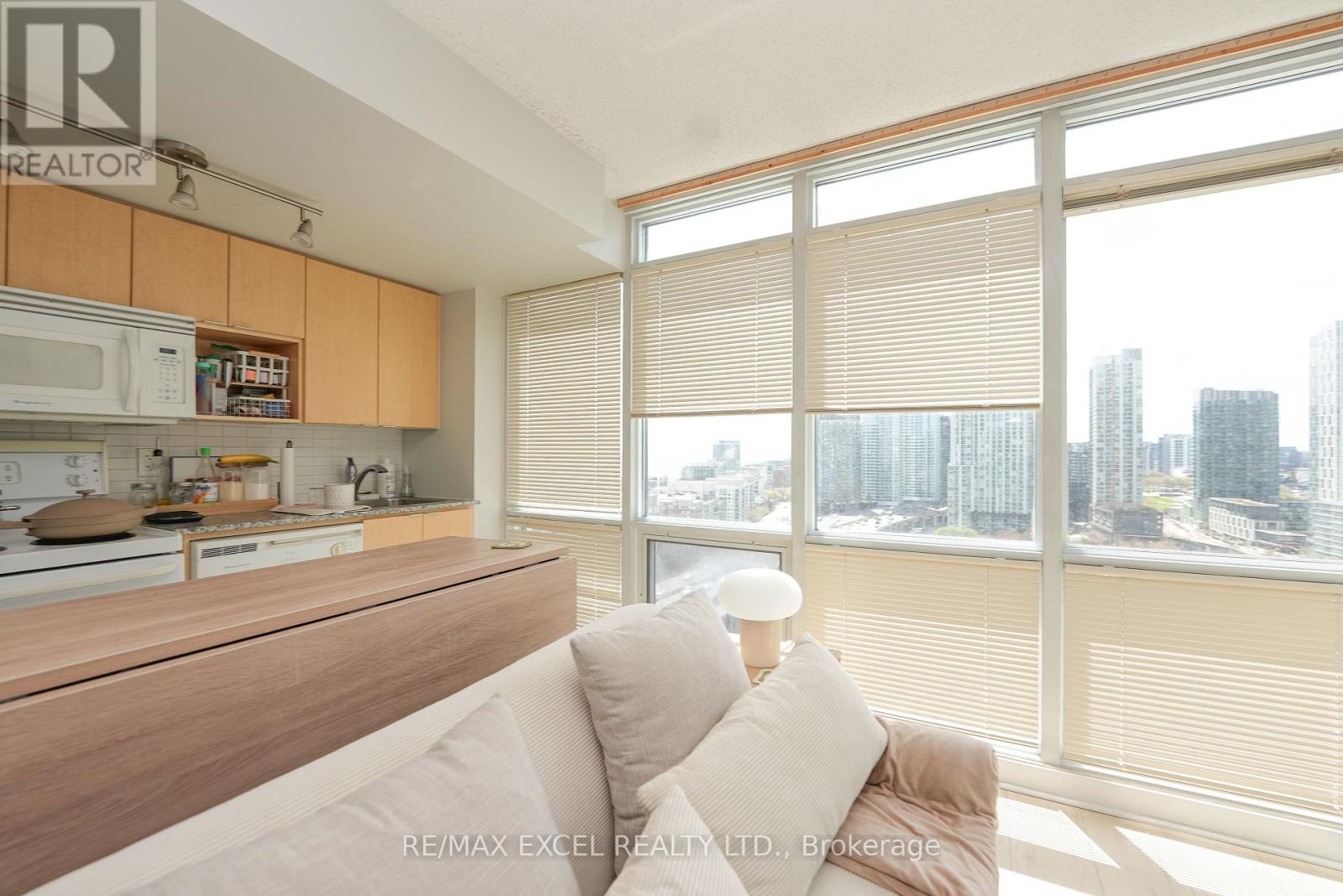 2316 - 11 Brunel Court, Toronto, Ontario  M5V 3Y3 - Photo 7 - C13159488