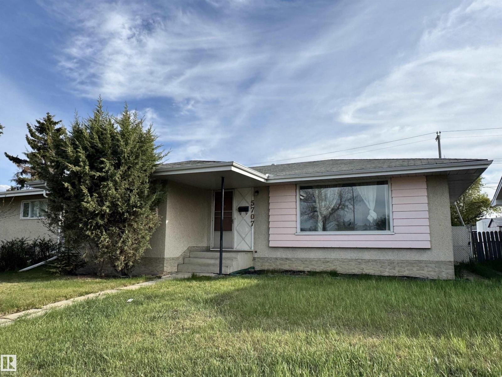5707 90 AV NW, Edmonton, Alberta