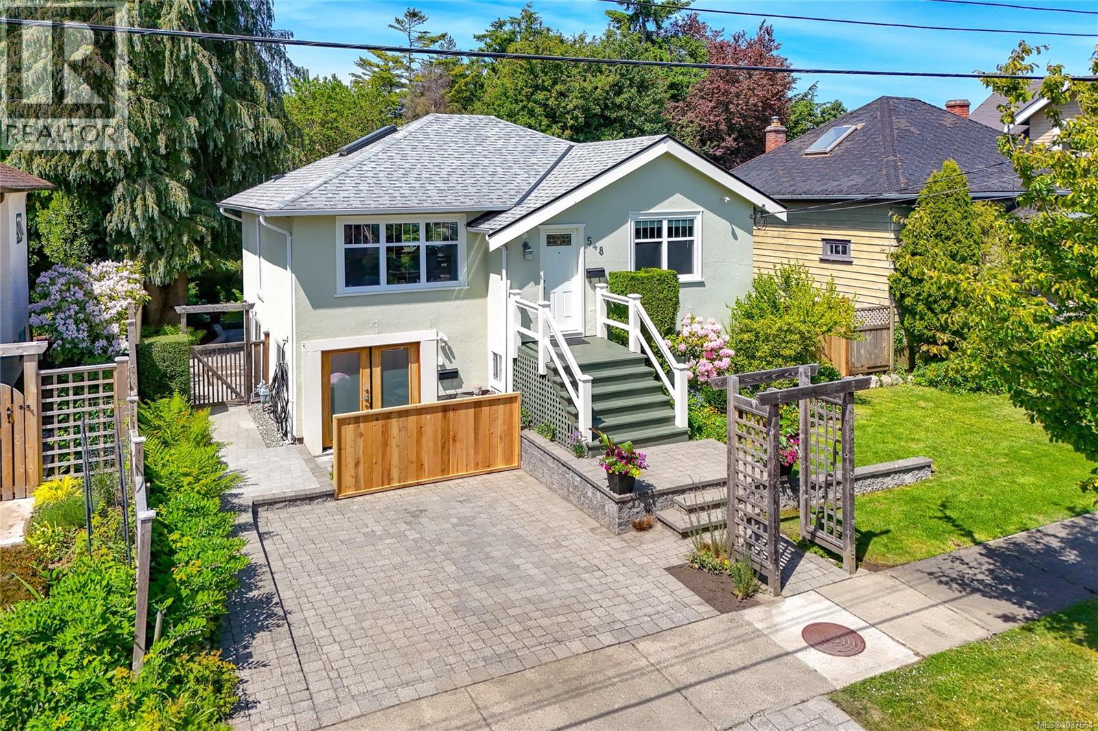 548 Cornwall St, Victoria, British Columbia  V8V 4L1 - Photo 5 - 1037664