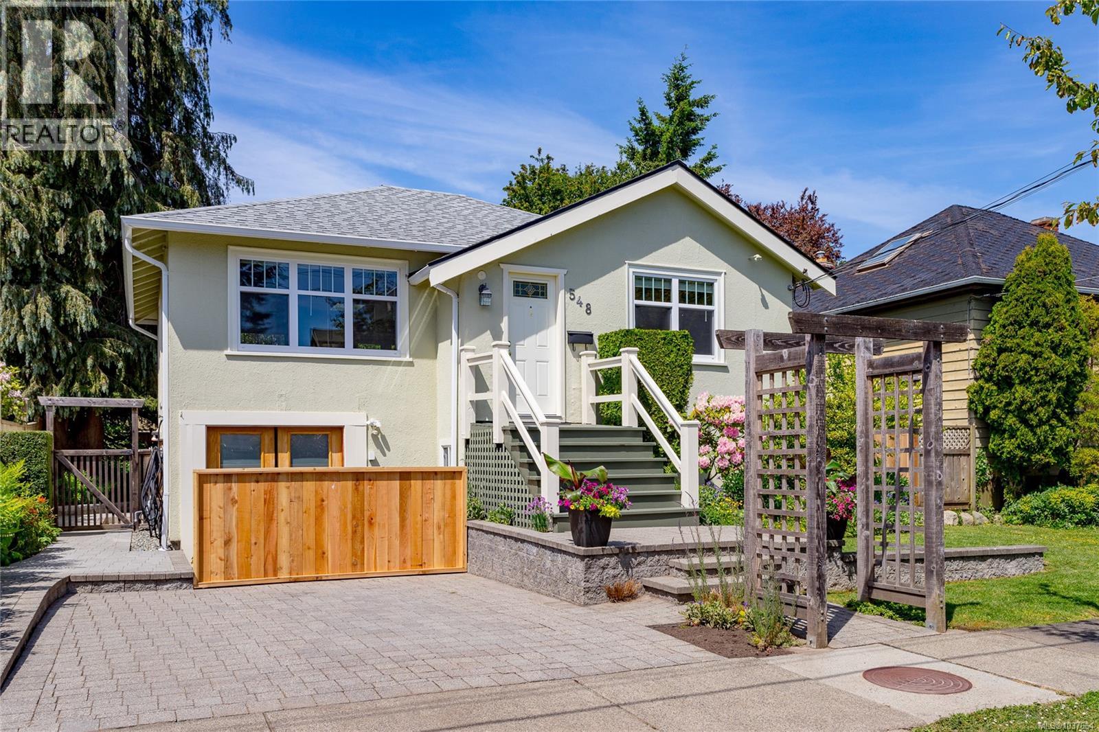 548 Cornwall St, Victoria, British Columbia  V8V 4L1 - Photo 1 - 1037664