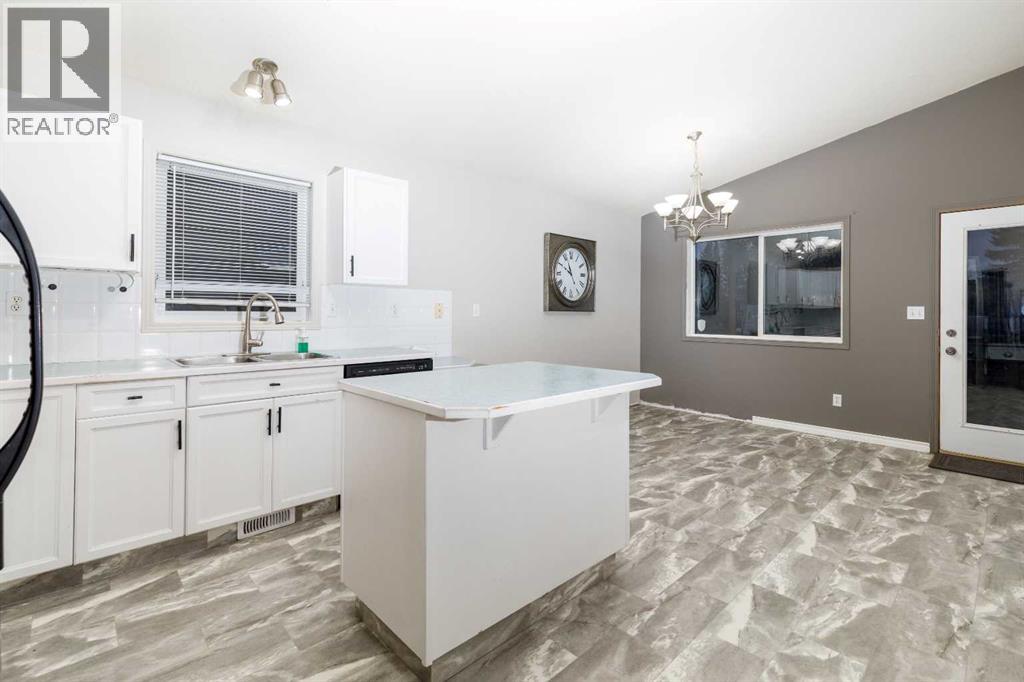 77 Briarwood Crescent, Blackfalds, Alberta  T0M 0J0 - Photo 2 - A2313120