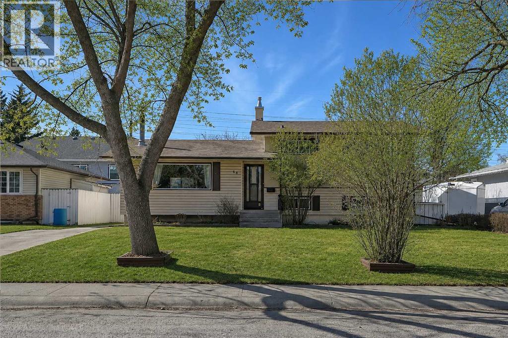 68 West Glen Crescent SW, Calgary, Alberta  T3C 2X4 - Photo 2 - A2313288