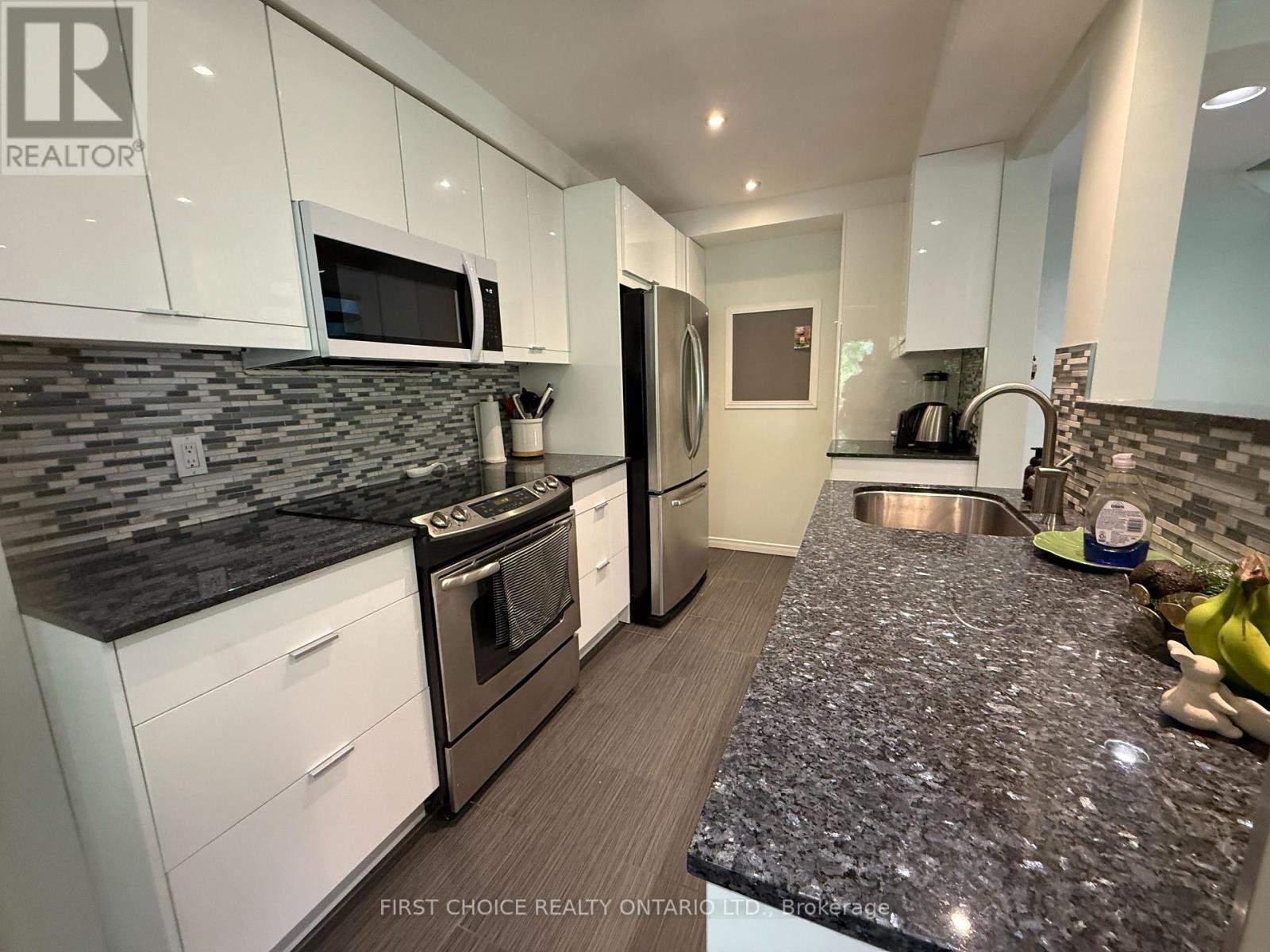 C - 130 Greenfield Avenue, Ottawa, Ontario  K1S 5L2 - Photo 2 - X13159560