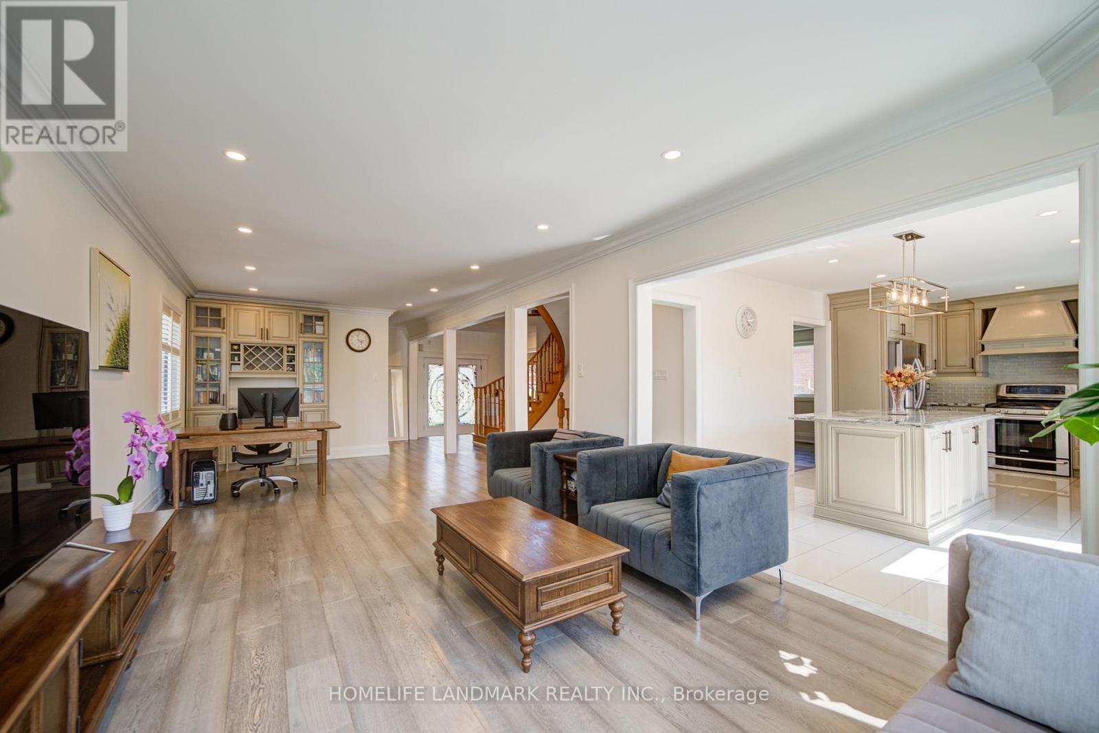 32 Dumfries Drive, Markham, Ontario L6C 1R9 - Photo 13 - N13159556