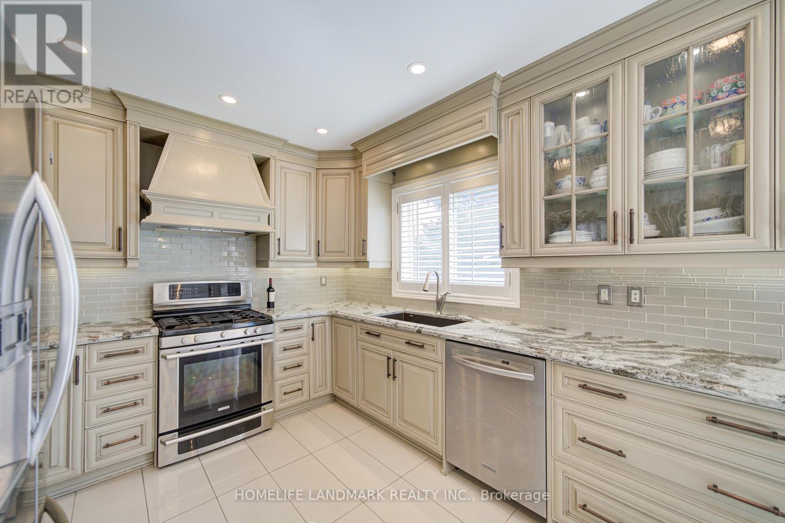 32 Dumfries Drive, Markham, Ontario L6C 1R9 - Photo 16 - N13159556