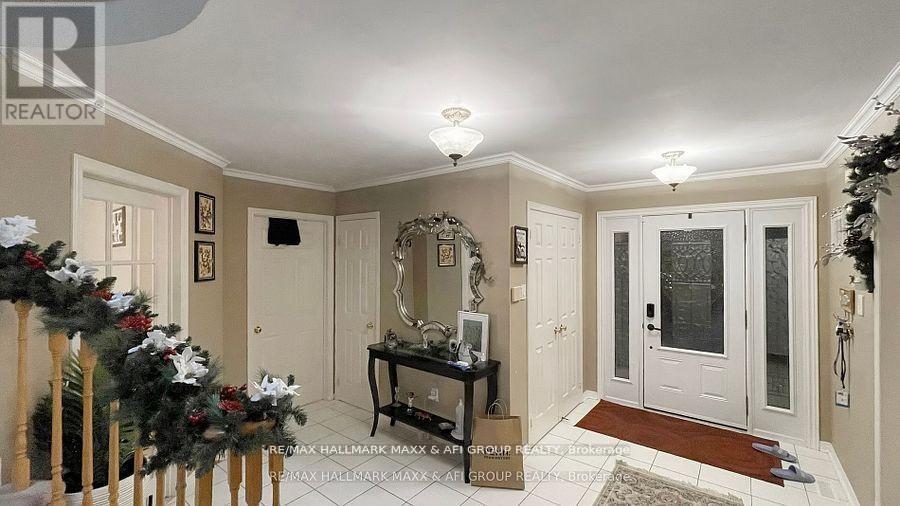 719 Shanahan Boulevard, Newmarket, Ontario L3X 1P8 - Photo 3 - N13159564