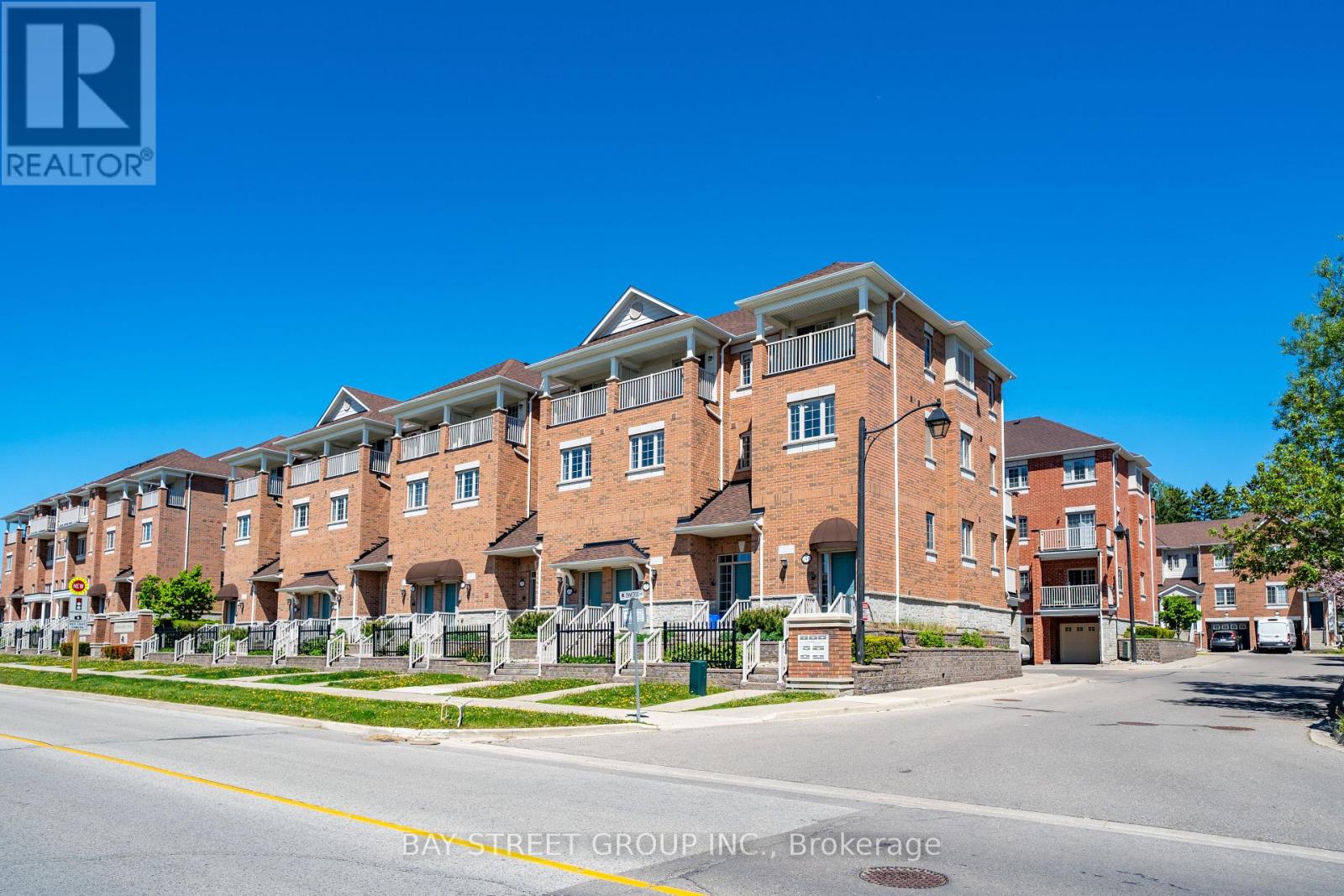 141 Silverwood Avenue, Richmond Hill, Ontario L4S 0C9 - Photo 3 - N13159580