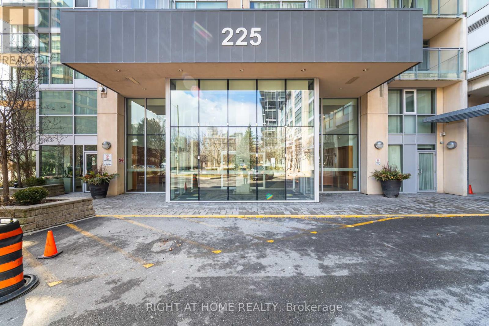 2308 - 225 Webb Drive, Mississauga, Ontario  L5B 4P2 - Photo 4 - W13159534