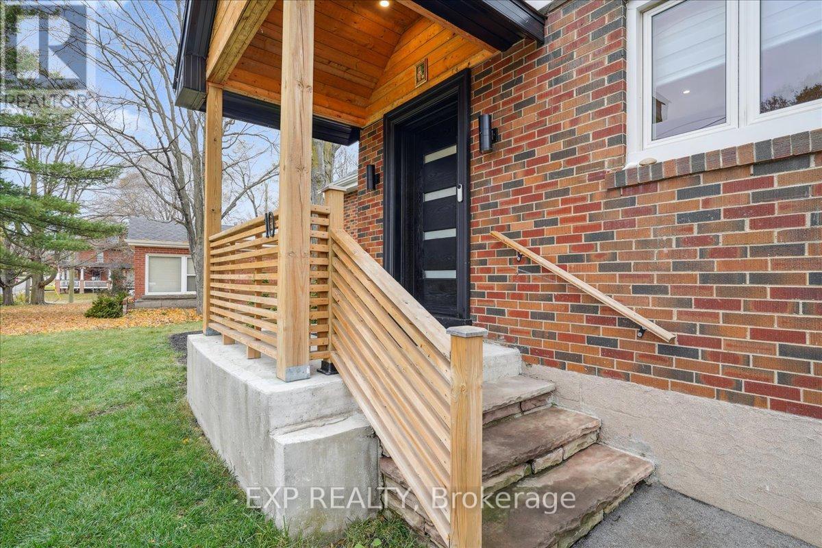 10 Harold Street, Brampton, Ontario L6Y 1C7 - Photo 4 - W13159536