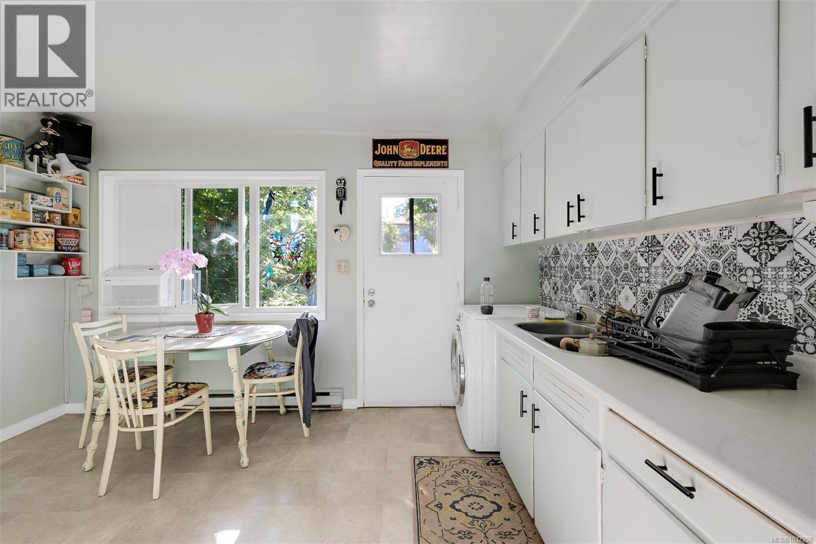 2550/2552 Belmont Ave, Victoria, British Columbia  V8R 4A4 - Photo 13 - 1037558