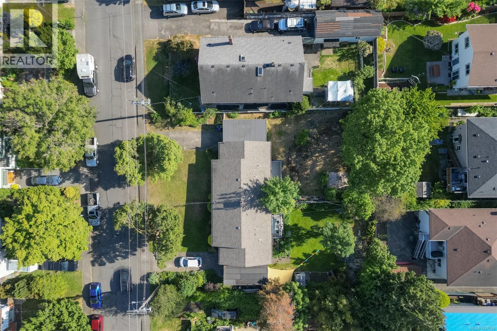 2550/2552 Belmont Ave, Victoria, British Columbia  V8R 4A4 - Photo 2 - 1037558