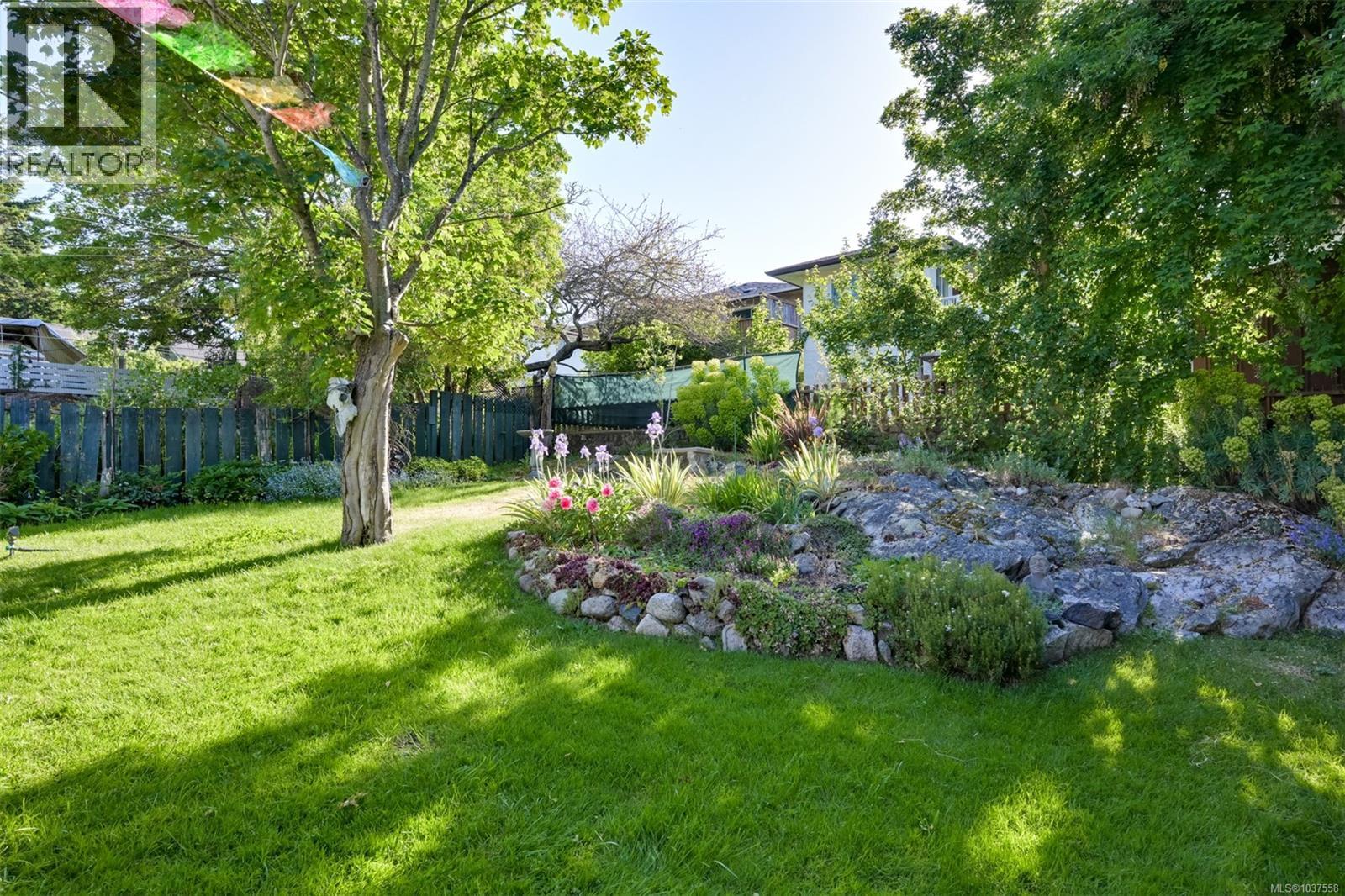 2550/2552 Belmont Ave, Victoria, British Columbia  V8R 4A4 - Photo 24 - 1037558