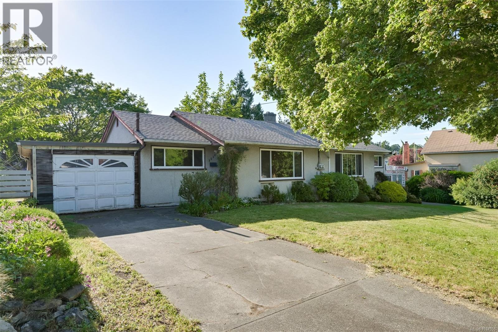 2550/2552 Belmont Ave, Victoria, British Columbia  V8R 4A4 - Photo 3 - 1037558