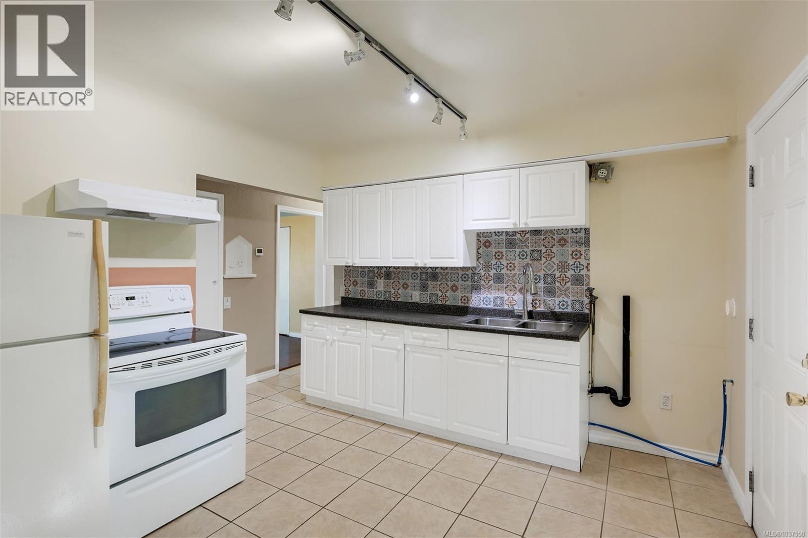 2550/2552 Belmont Ave, Victoria, British Columbia  V8R 4A4 - Photo 36 - 1037558