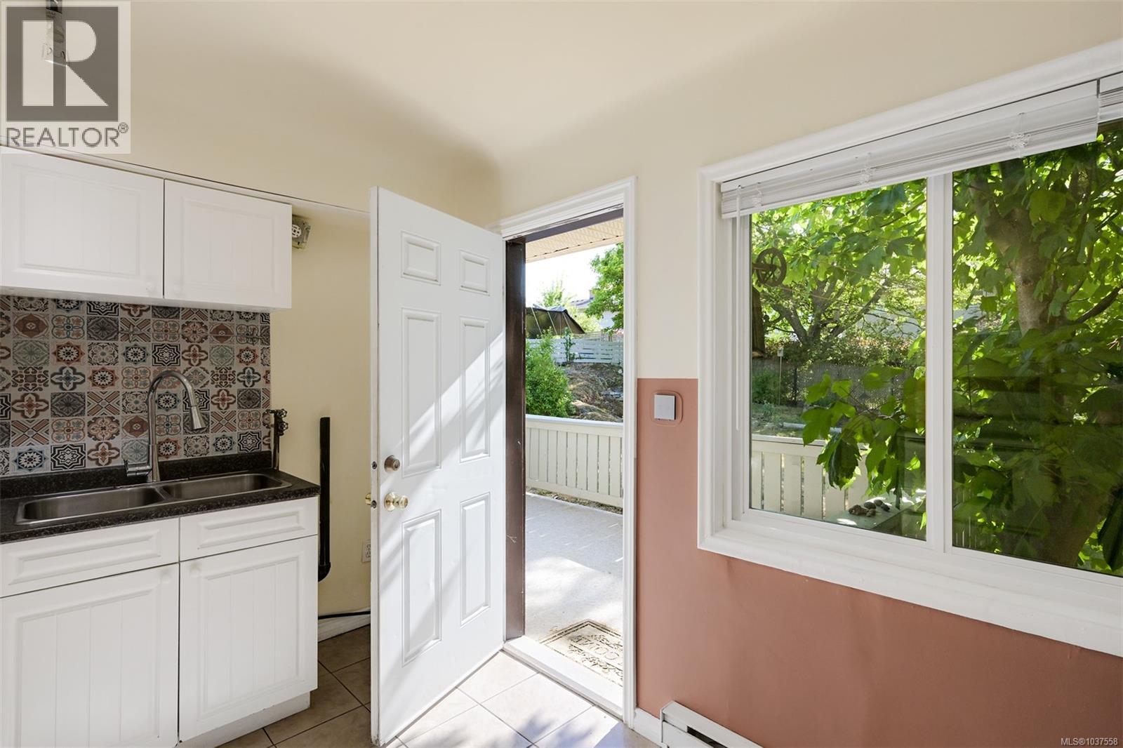 2550/2552 Belmont Ave, Victoria, British Columbia  V8R 4A4 - Photo 39 - 1037558