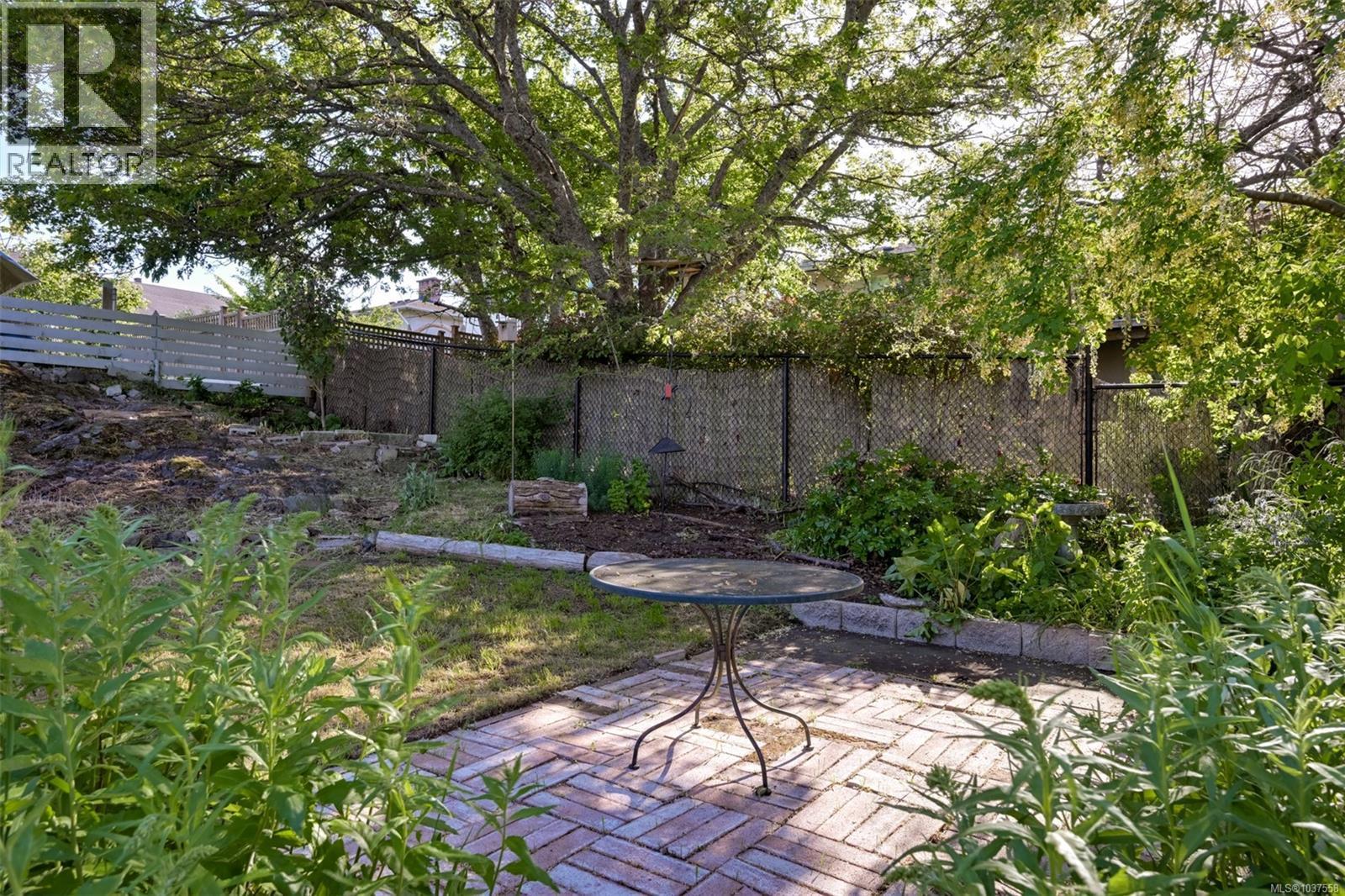 2550/2552 Belmont Ave, Victoria, British Columbia  V8R 4A4 - Photo 52 - 1037558