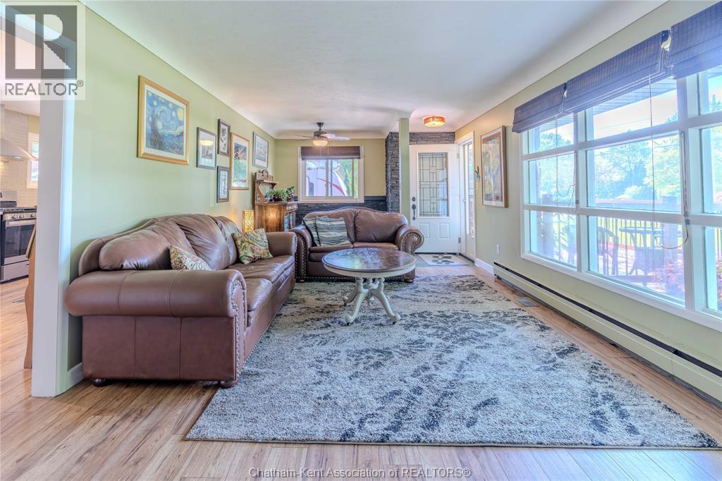 63 Warwick Drive, Wallaceburg, Ontario  N8A 3N4 - Photo 5 - 26011805