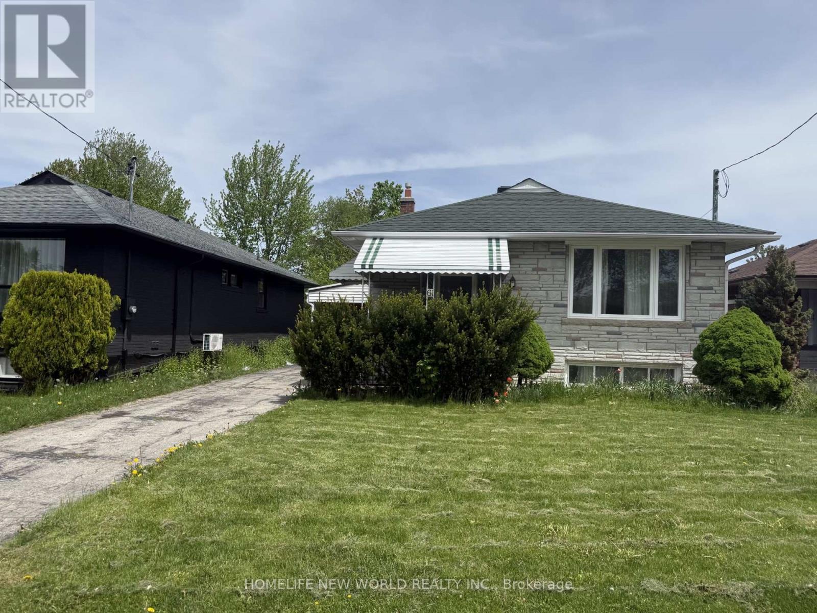 61 CROSLAND DRIVE, Toronto, Ontario