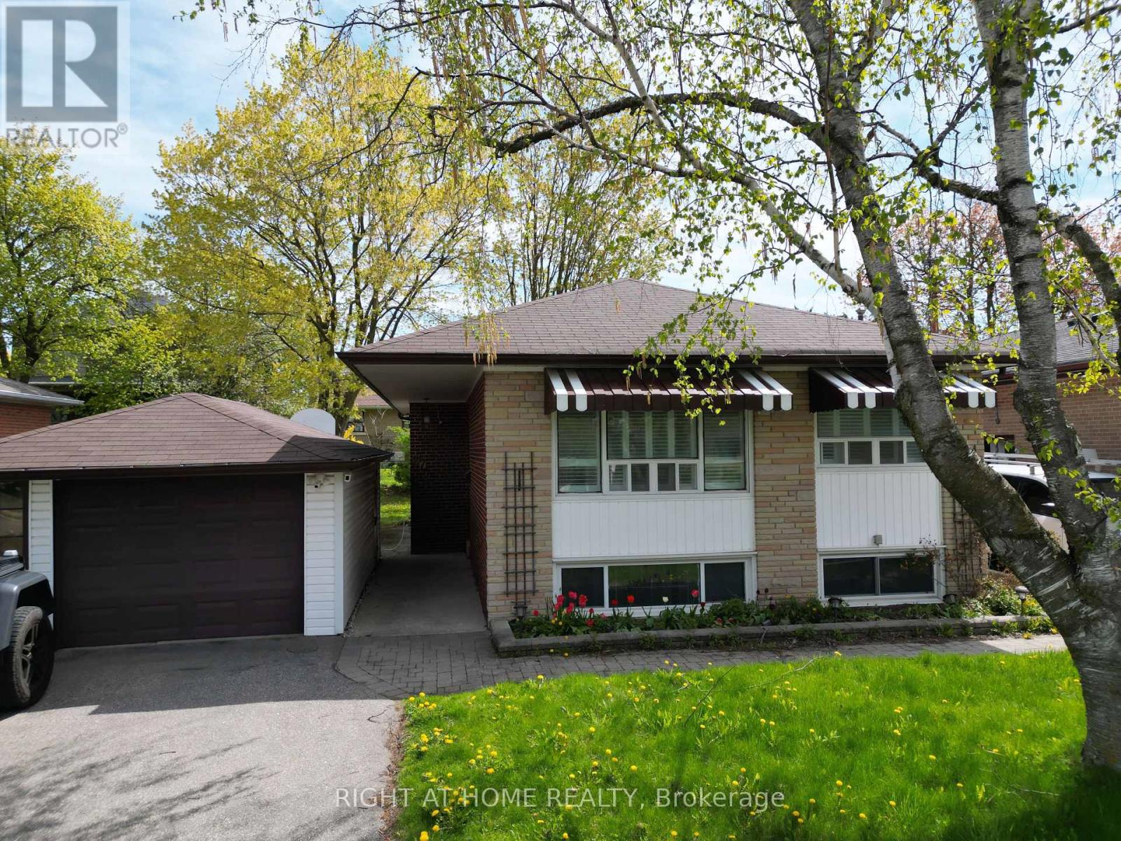 27 SUSSEX AVENUE, Richmond Hill, Ontario
