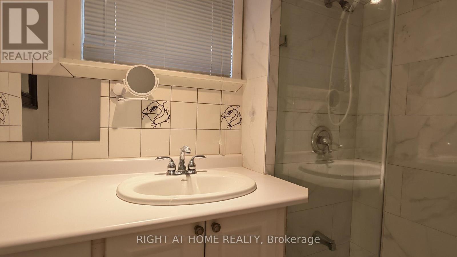 27 Sussex Avenue, Richmond Hill, Ontario  L4C 2E5 - Photo 19 - N13159604