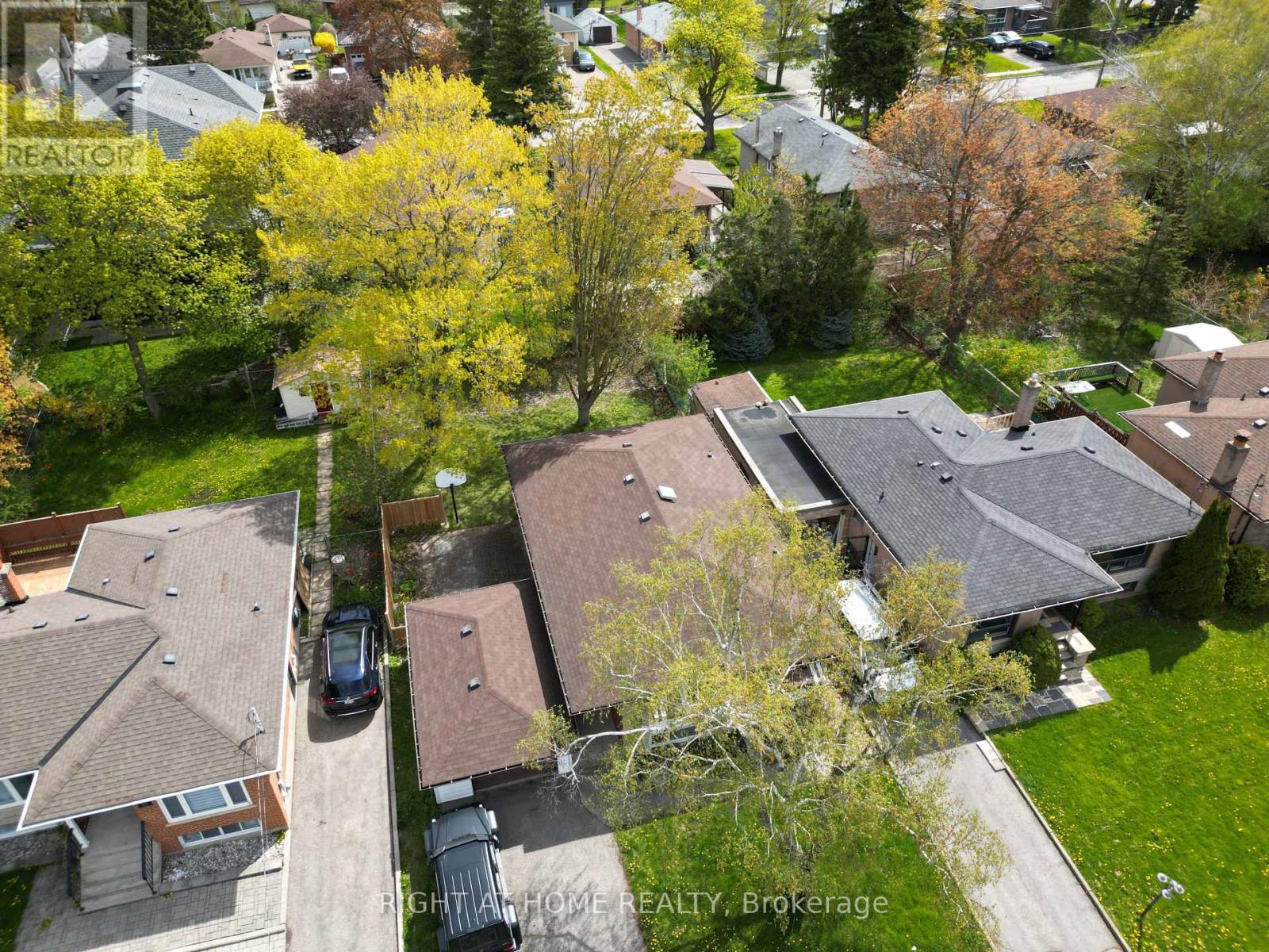 27 Sussex Avenue, Richmond Hill, Ontario  L4C 2E5 - Photo 2 - N13159604