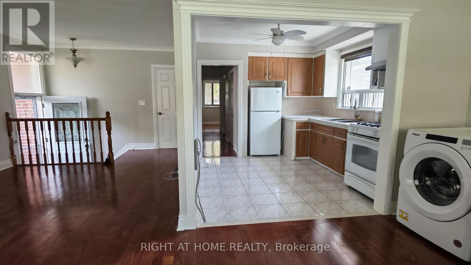 27 Sussex Avenue, Richmond Hill, Ontario  L4C 2E5 - Photo 6 - N13159604
