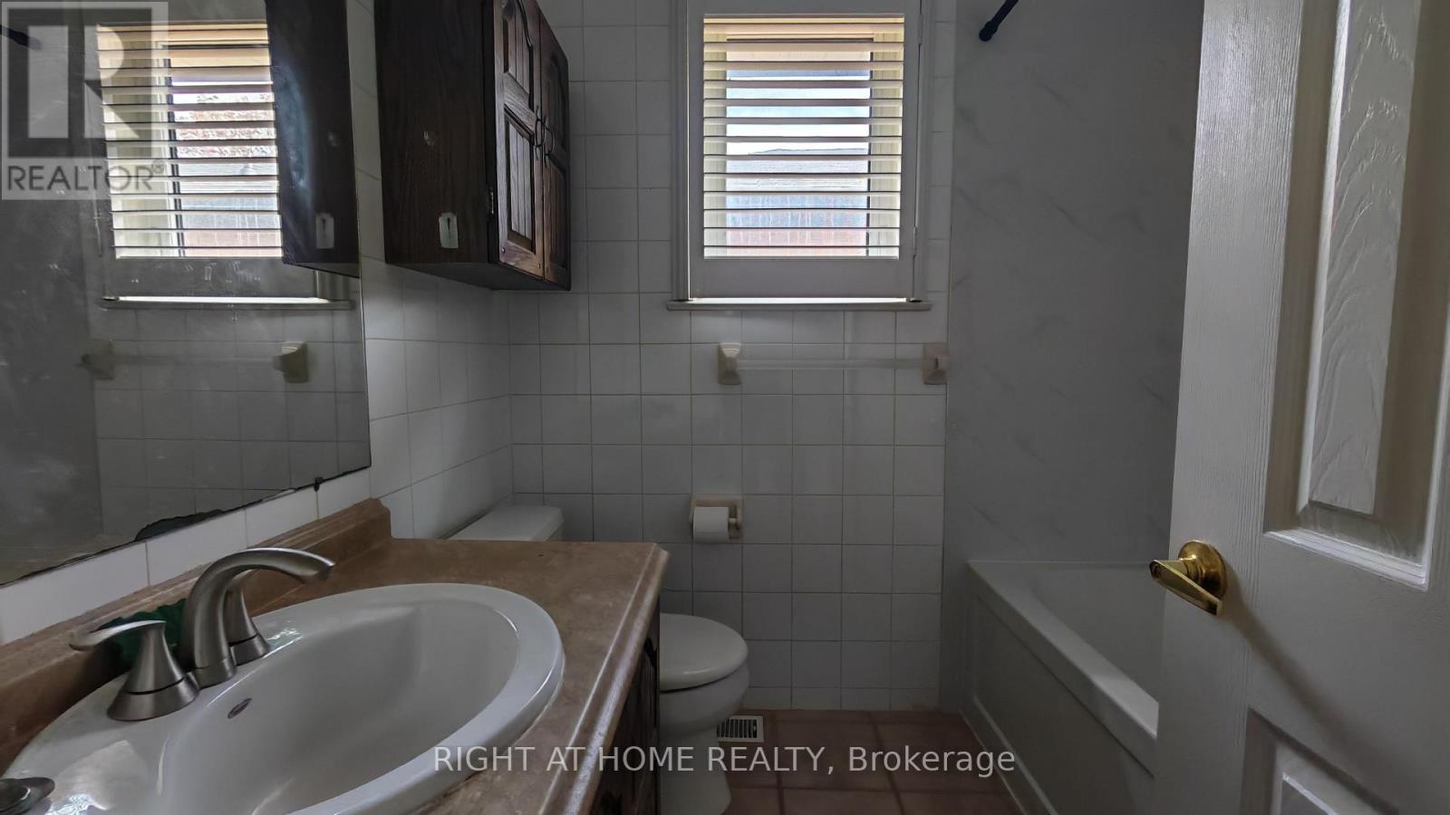 27 Sussex Avenue, Richmond Hill, Ontario  L4C 2E5 - Photo 8 - N13159604