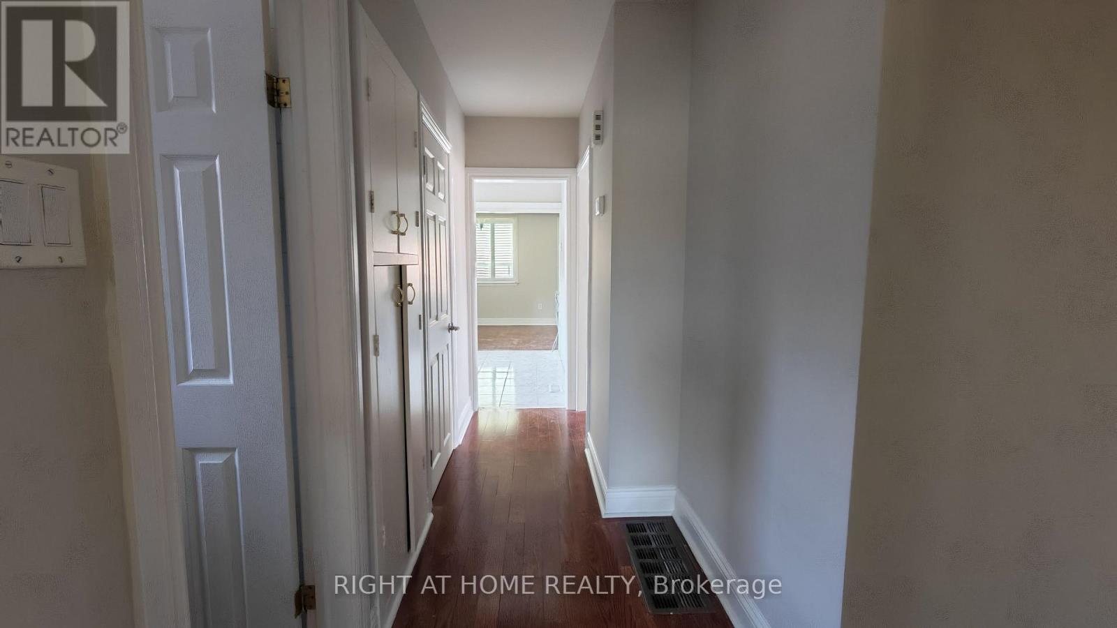 27 Sussex Avenue, Richmond Hill, Ontario  L4C 2E5 - Photo 9 - N13159604