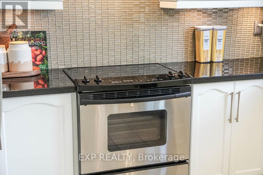 42 Grand Oak Drive, Richmond Hill, Ontario  L4E 3Z9 - Photo 12 - N13159648