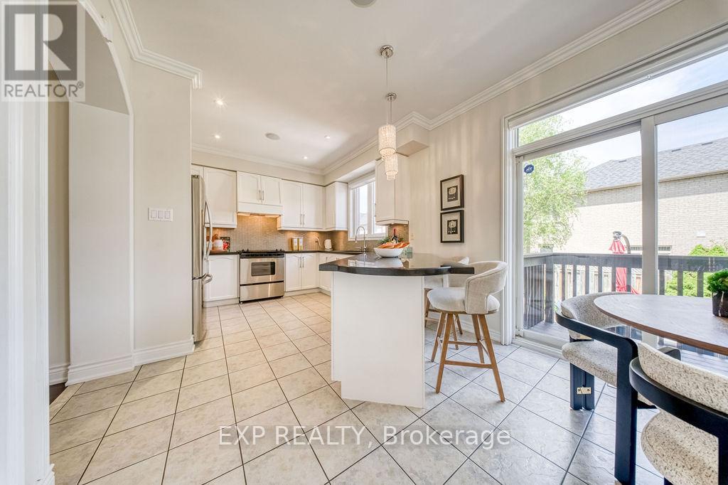 42 Grand Oak Drive, Richmond Hill, Ontario  L4E 3Z9 - Photo 14 - N13159648