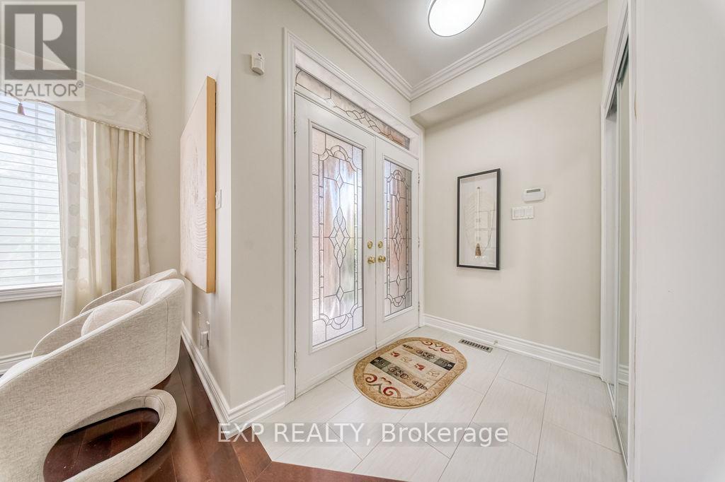 42 Grand Oak Drive, Richmond Hill, Ontario  L4E 3Z9 - Photo 2 - N13159648