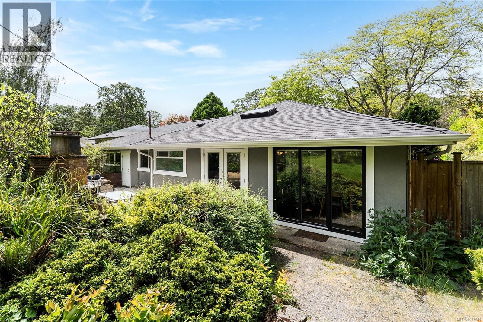 3171 Henderson Rd, Oak Bay, British Columbia  V8P 5A3 - Photo 29 - 1037641