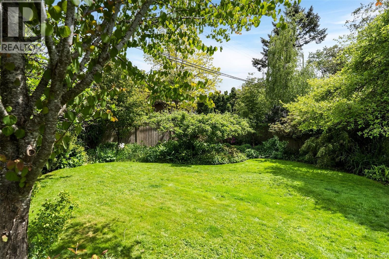 3171 Henderson Rd, Oak Bay, British Columbia  V8P 5A3 - Photo 34 - 1037641