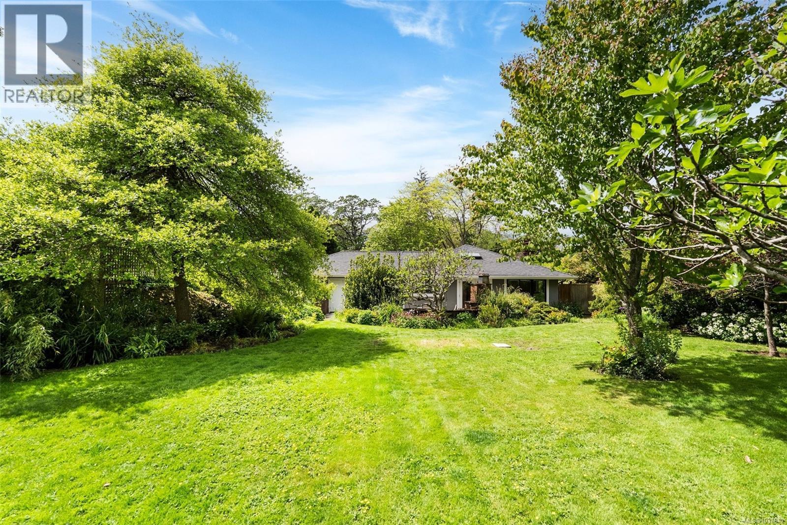 3171 Henderson Rd, Oak Bay, British Columbia  V8P 5A3 - Photo 36 - 1037641