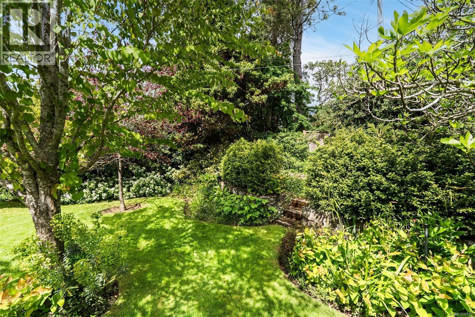 3171 Henderson Rd, Oak Bay, British Columbia  V8P 5A3 - Photo 37 - 1037641