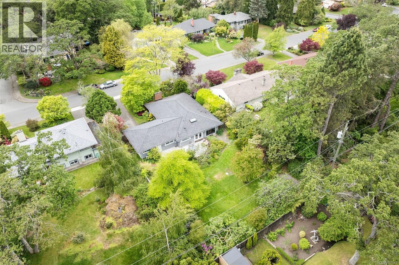 3171 Henderson Rd, Oak Bay, British Columbia  V8P 5A3 - Photo 47 - 1037641