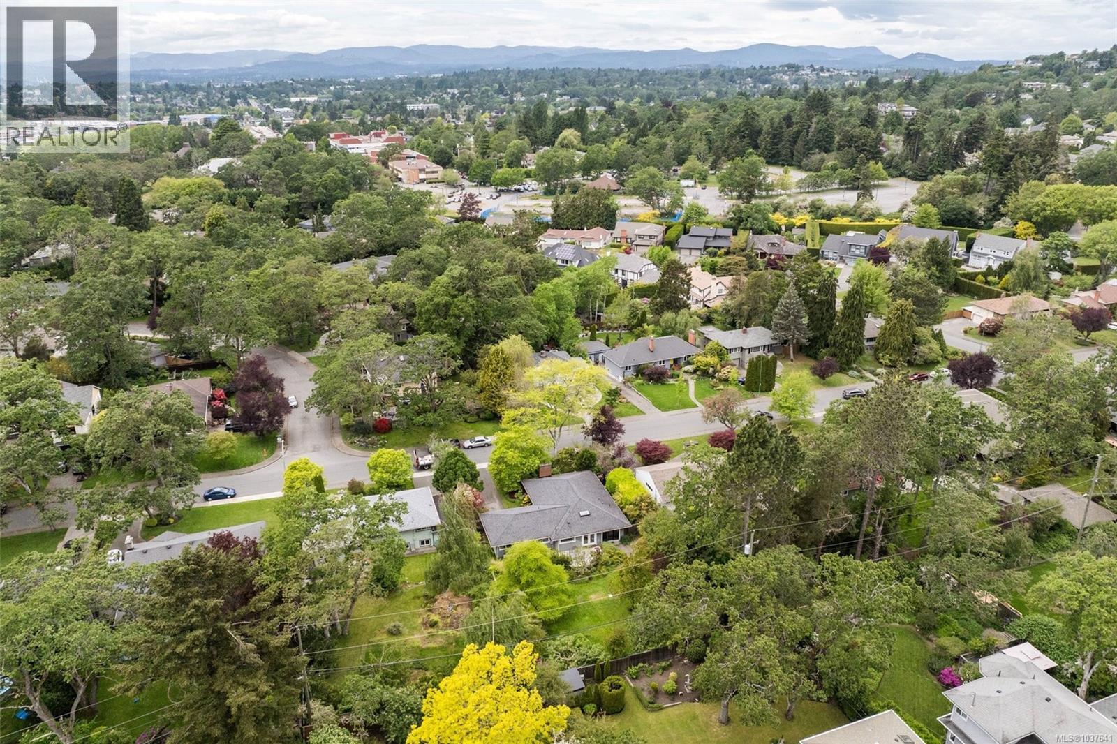 3171 Henderson Rd, Oak Bay, British Columbia  V8P 5A3 - Photo 48 - 1037641