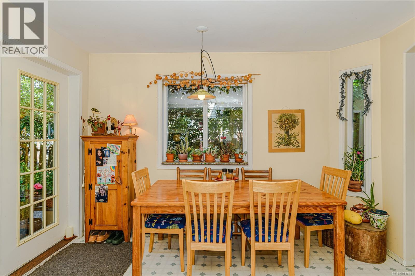 842 Princess Ave, Victoria, British Columbia  V8T 1K7 - Photo 11 - 1037639