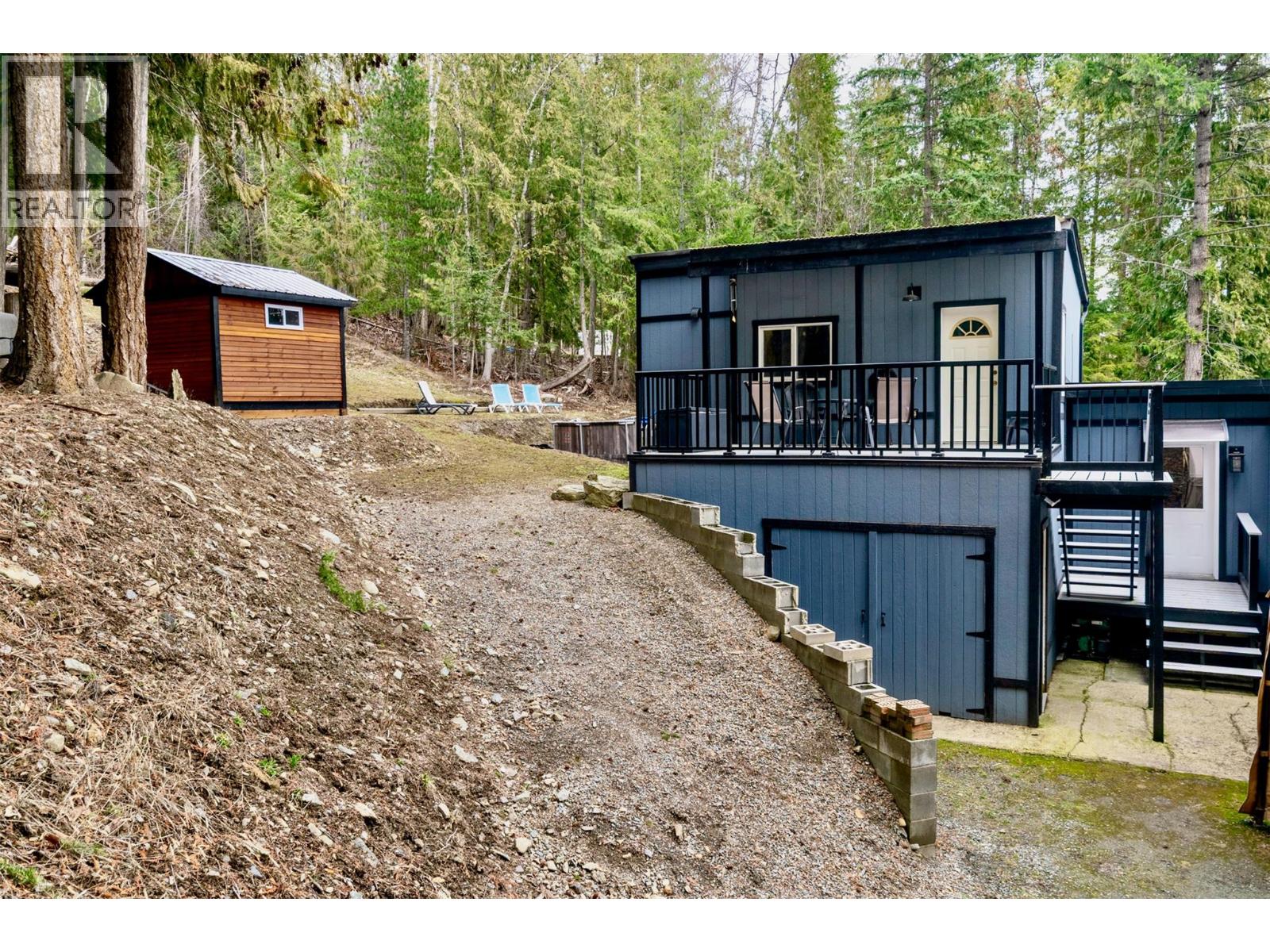 7519 Anglemont Drive, Anglemont, British Columbia V0E 1M8 - Photo 17 - 10377231