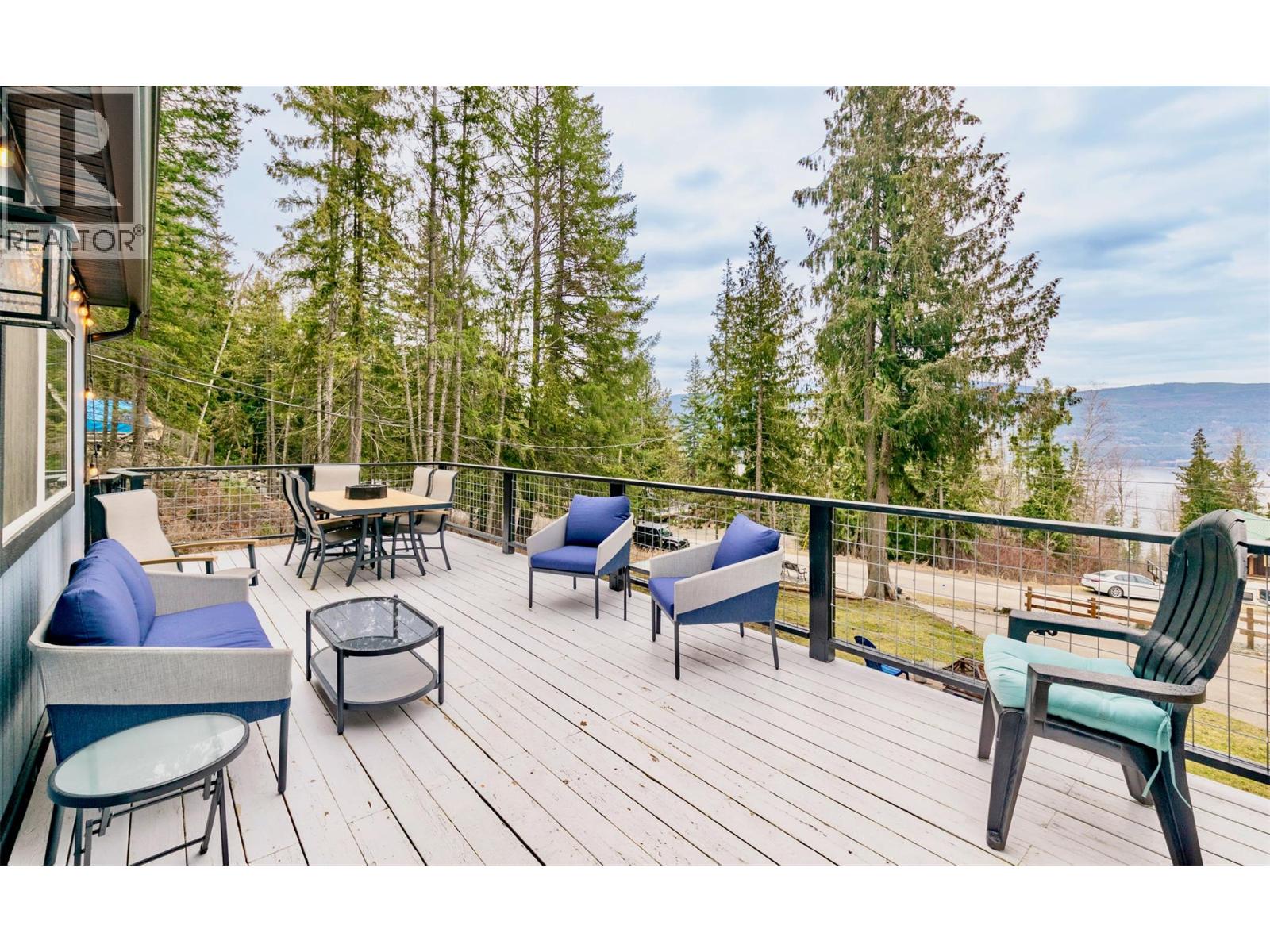 7519 Anglemont Drive, Anglemont, British Columbia V0E 1M8 - Photo 8 - 10377231