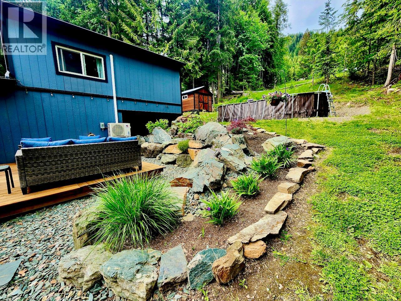 7519 Anglemont Drive, Anglemont, British Columbia V0E 1M8 - Photo 13 - 10377231