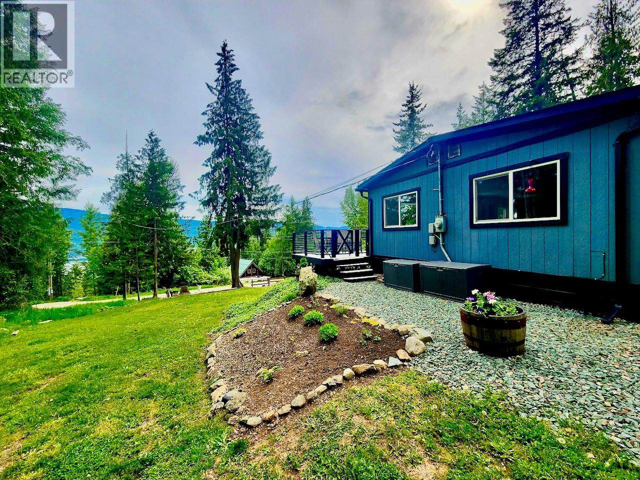 7519 Anglemont Drive, Anglemont, British Columbia V0E 1M8 - Photo 14 - 10377231