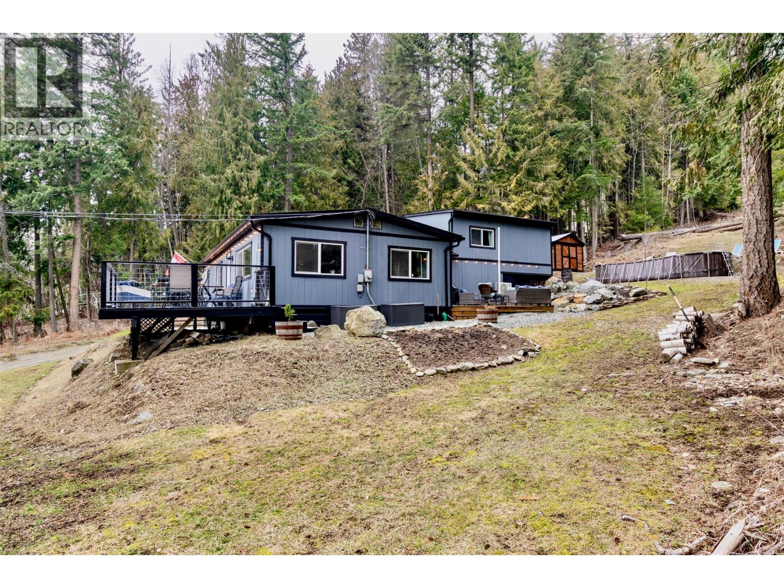 7519 Anglemont Drive, Anglemont, British Columbia V0E 1M8 - Photo 41 - 10377231