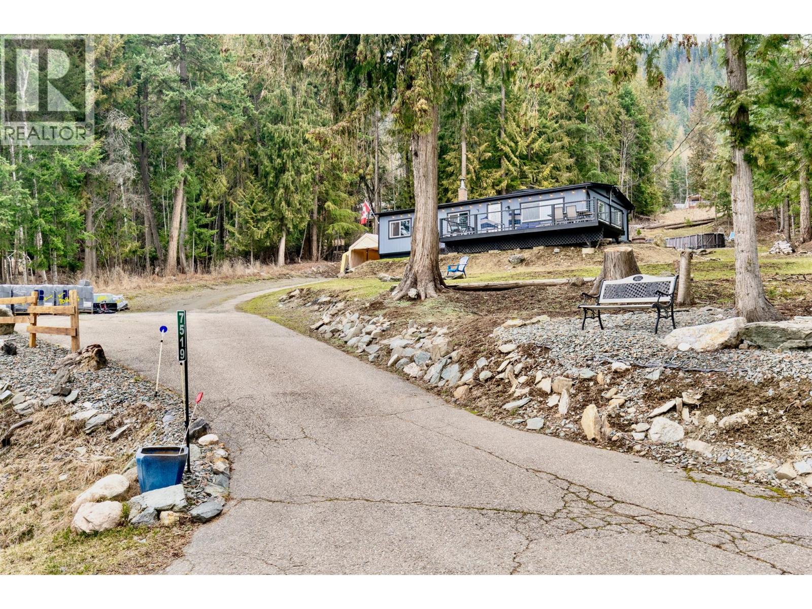7519 Anglemont Drive, Anglemont, British Columbia V0E 1M8 - Photo 64 - 10377231