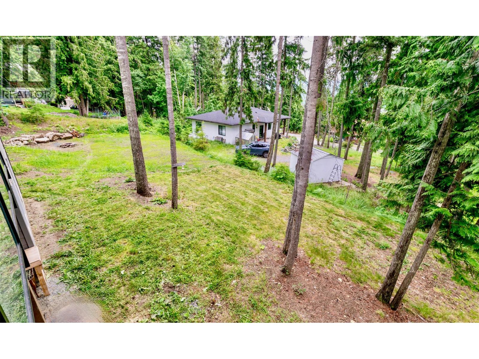 7468 Estate Drive, Anglemont, British Columbia V0E 1M8 - Photo 33 - 10380084